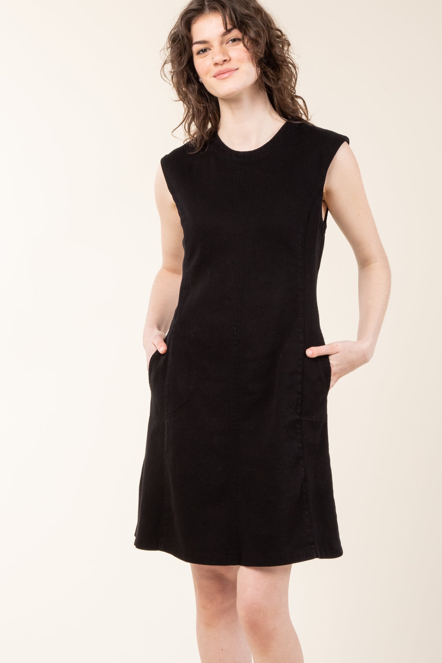 Feel Form Dress | Black