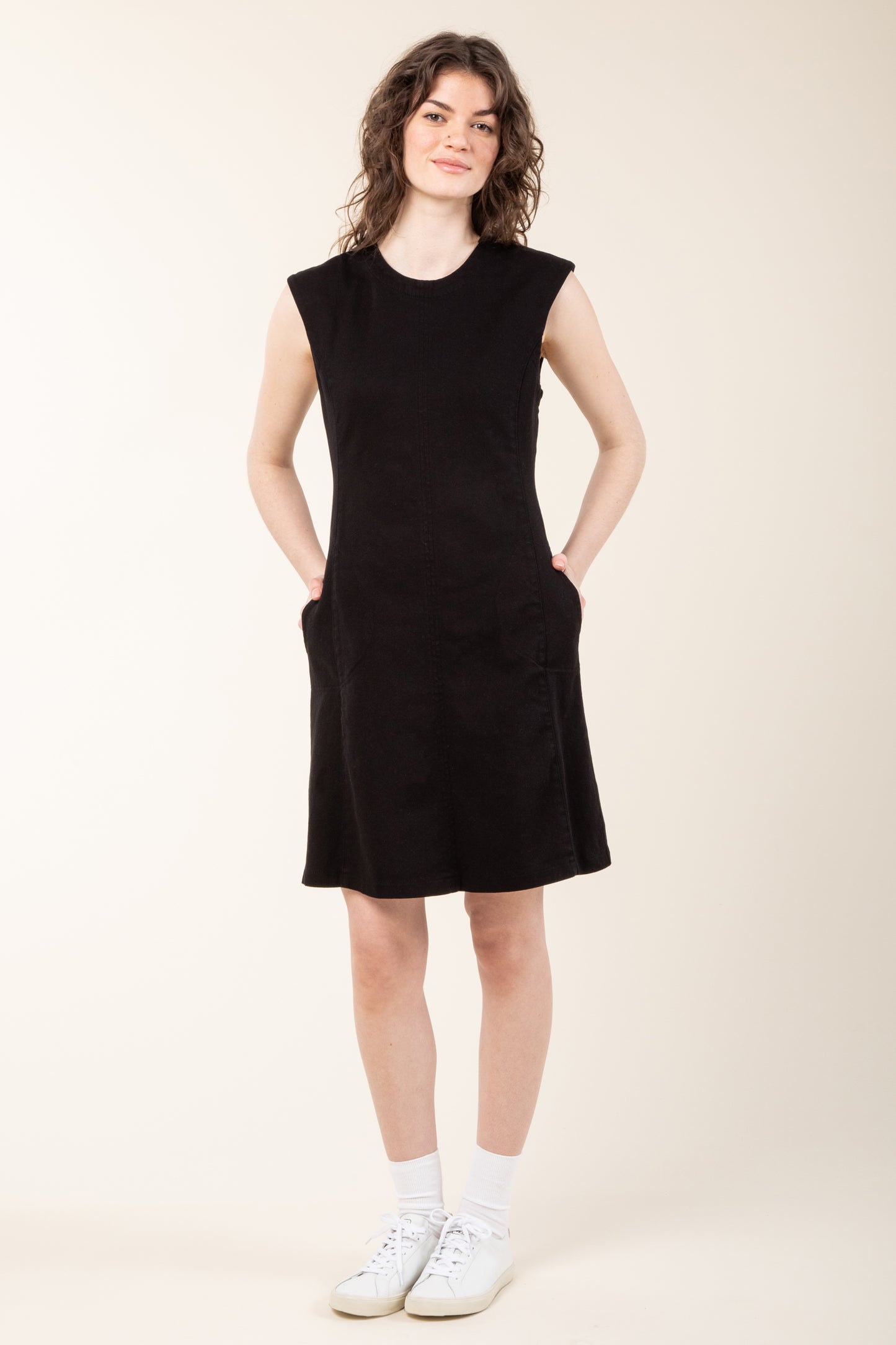 Feel Form Dress | Black