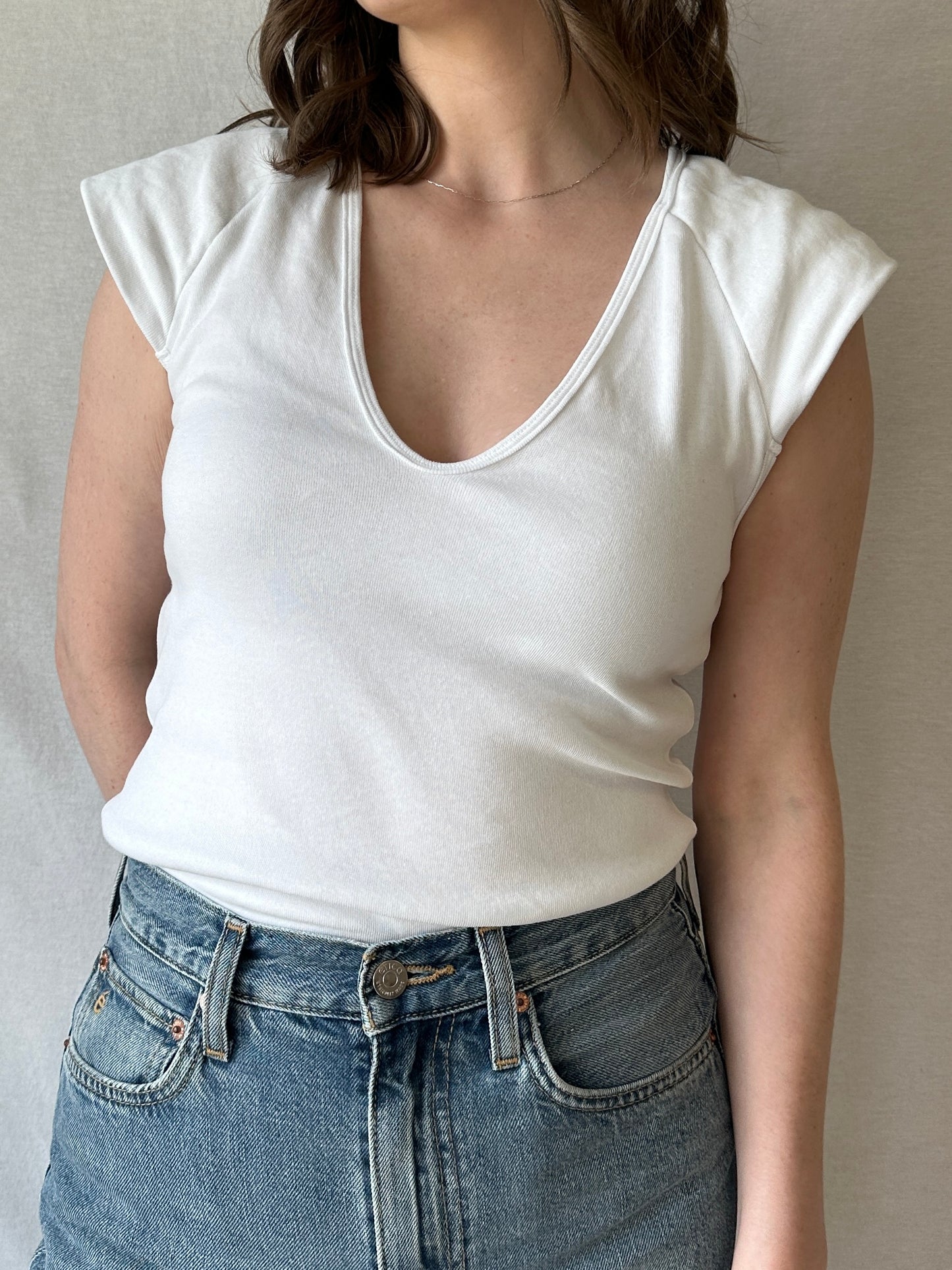 Strong Shoulder | White
