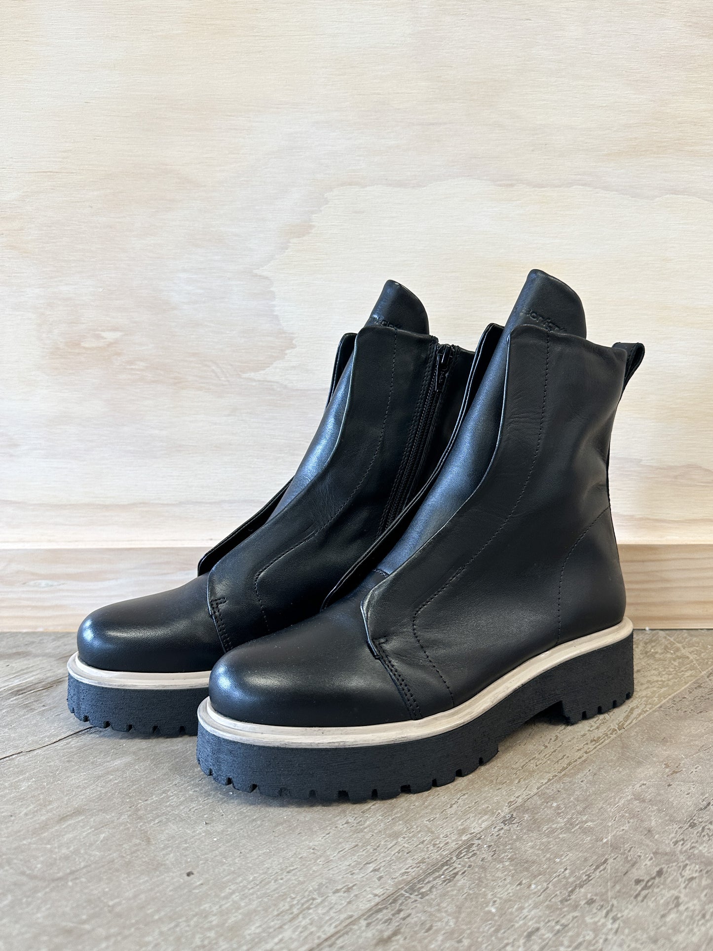 Kuni No Lace Boot | Black