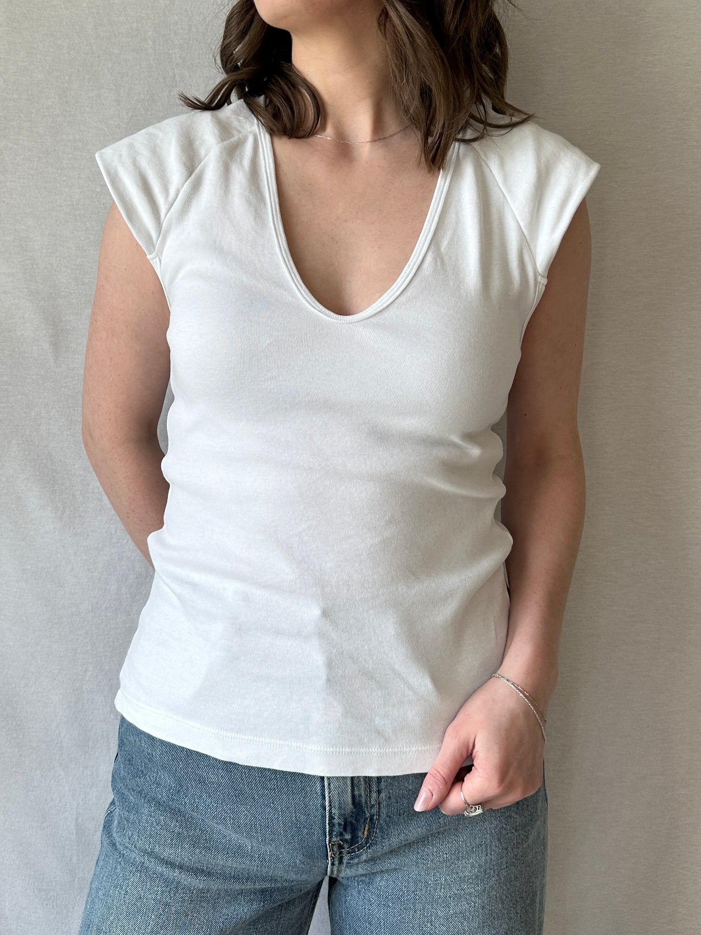 Strong Shoulder | White