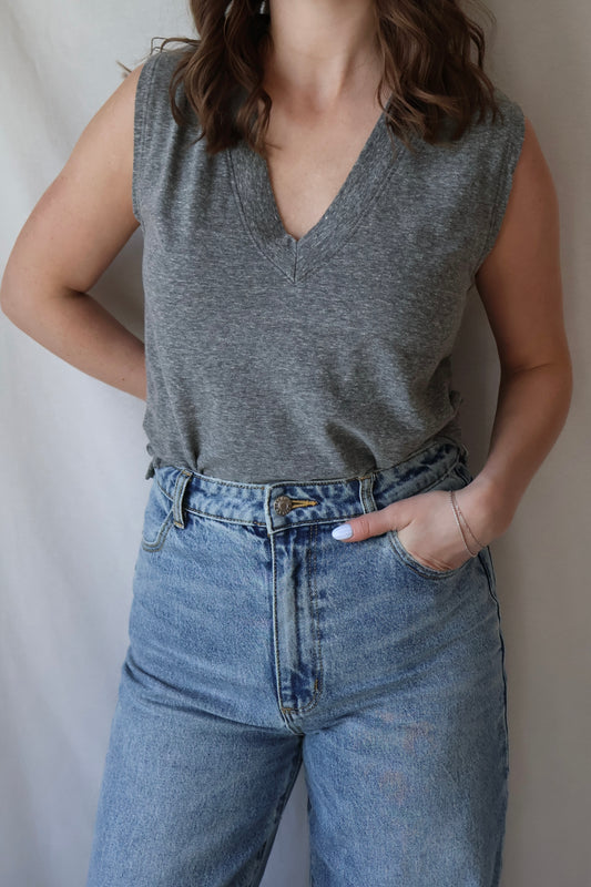 Margot Sleeveless V-Neck | Heather Grey