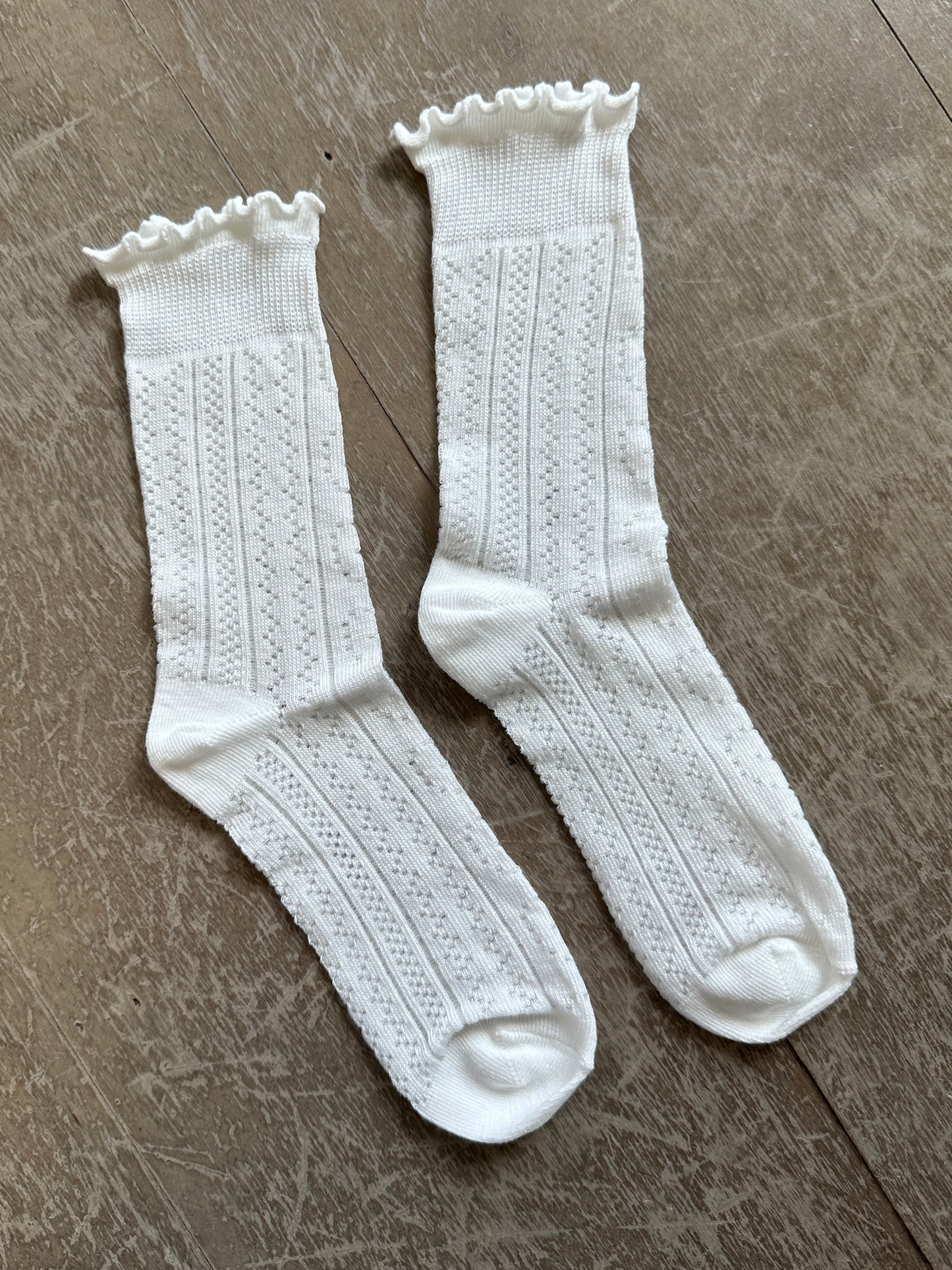 Dainty Ruffle Socks